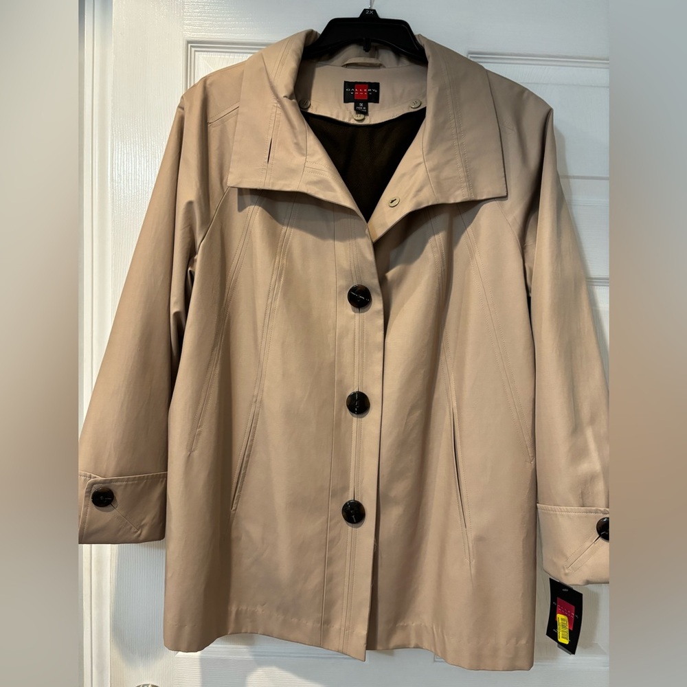 NWT, Women’s Gallery Coat, tan color, size 1X